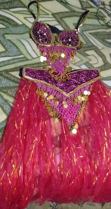 Восточный костюм и костюм Золушки 42р