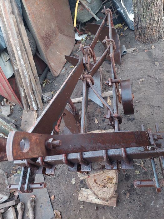 Продам плуг Одеського Заводу До малого Трактора