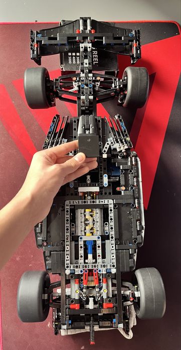 Ramka ekspozycyjna 50×70 Red Bull Racing F1 | LEGO Technic | Plakat