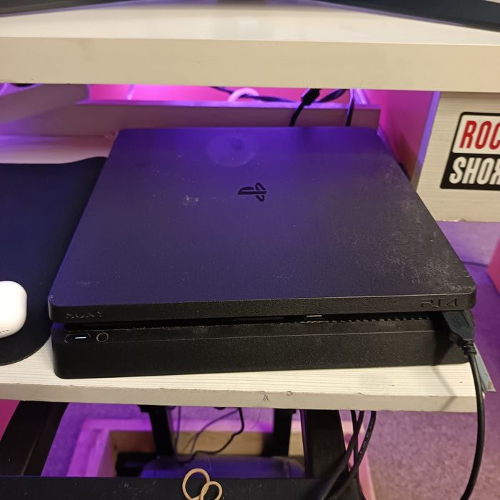 Konsola PlayStation 4 Slim 500gb + kierownica Logitech G29