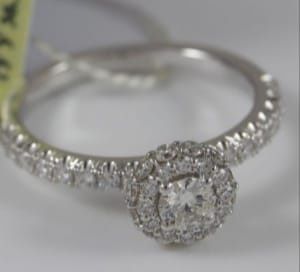 Золотое кольцо с бриллиантами