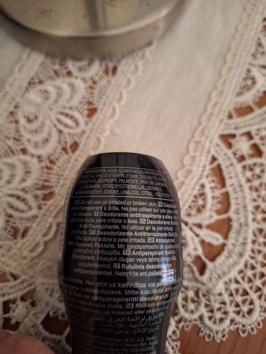 Desodorizante Antitranspirante Roll-On  Black Suede Avon 50ml