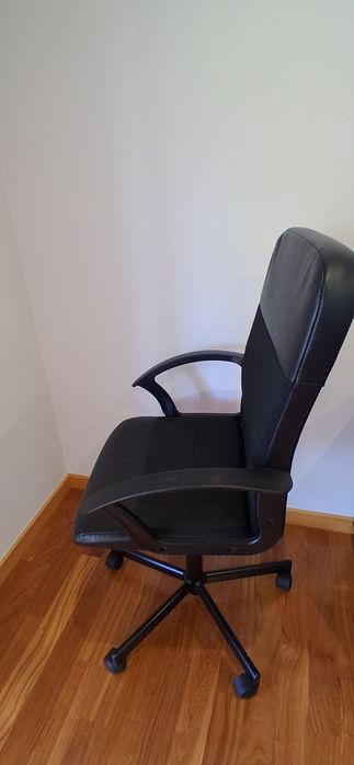 Cadeira de escritório COMO NOVA