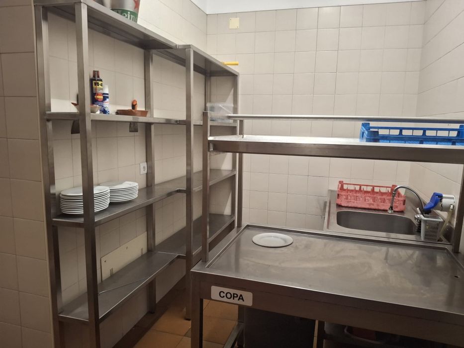 Bancas em inox e Estantes e Parteleiras