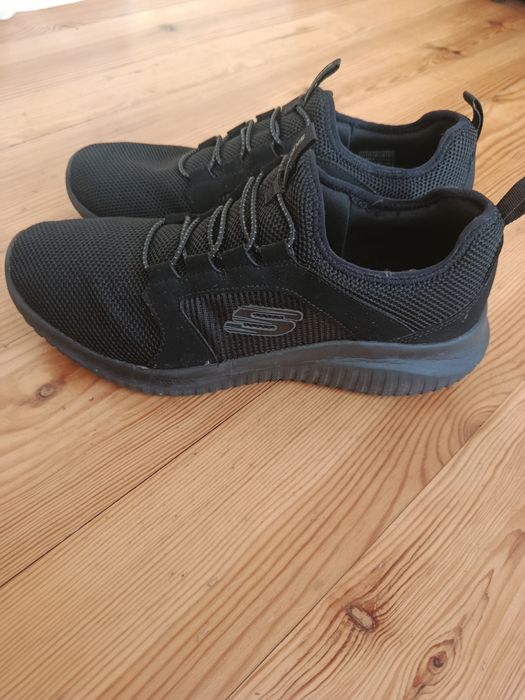 Кросівки чоловічі skechers.