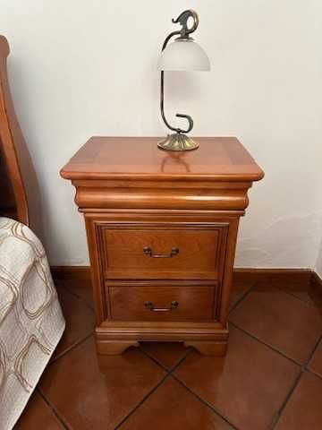 Quarto completo - Cama, Comoda, 2 mesas cabeceira, Roupeiro e Cadeirão