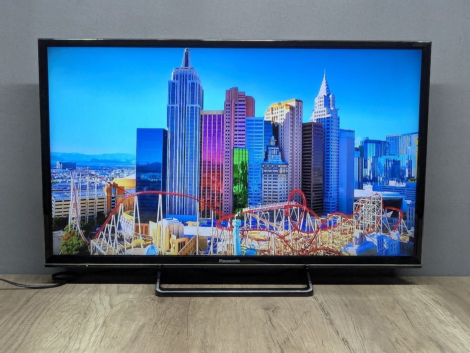Panasonic TX-32EST606 Smart TV YouTube Full HD (1920 x 1080)
