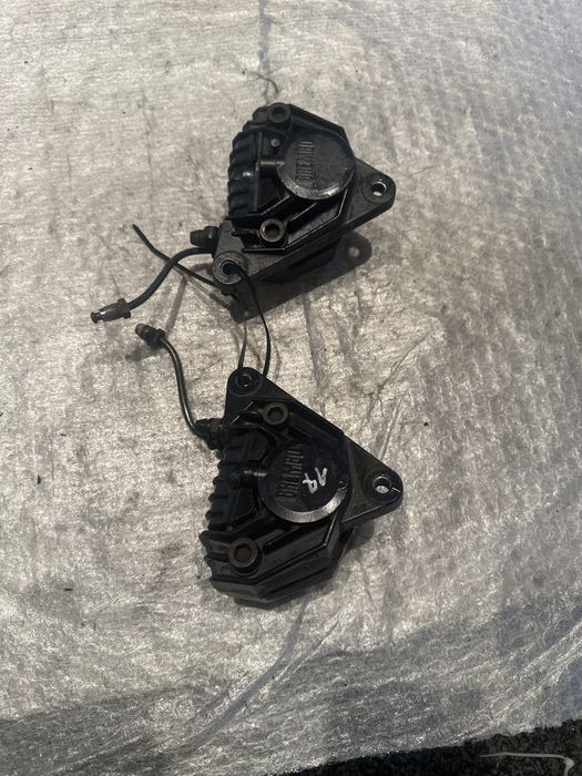 BMW K75 Zacisk Hamulcowy Lewy Przód + Klocki M749