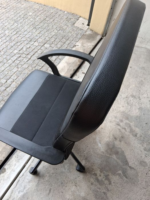 Cadeira giratória Ikea preta