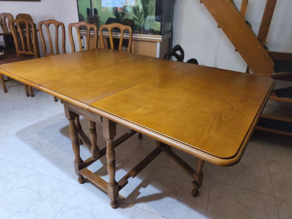 Mesa de jantar C/4 Cadeiras
