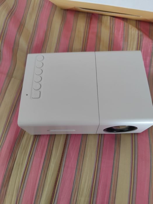 Portable LED Mini Projector454264237536716801