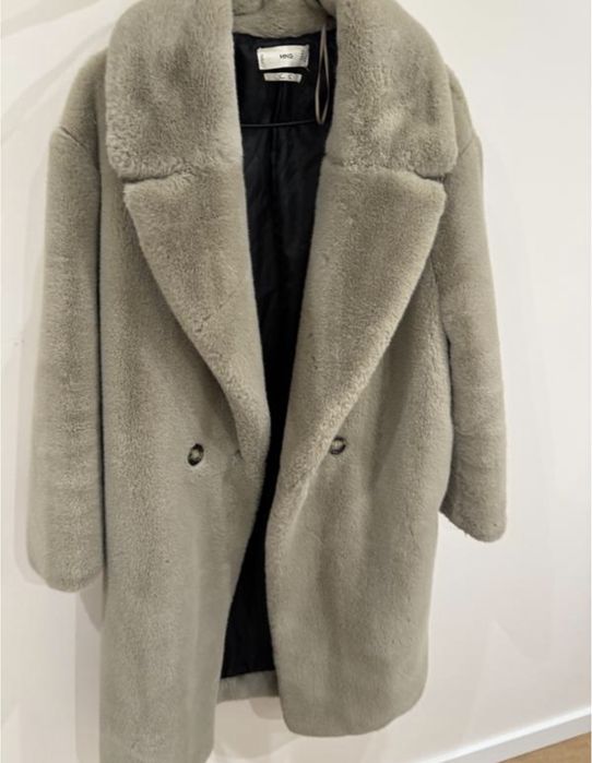 Шуба тепла та дуже гарна Mango