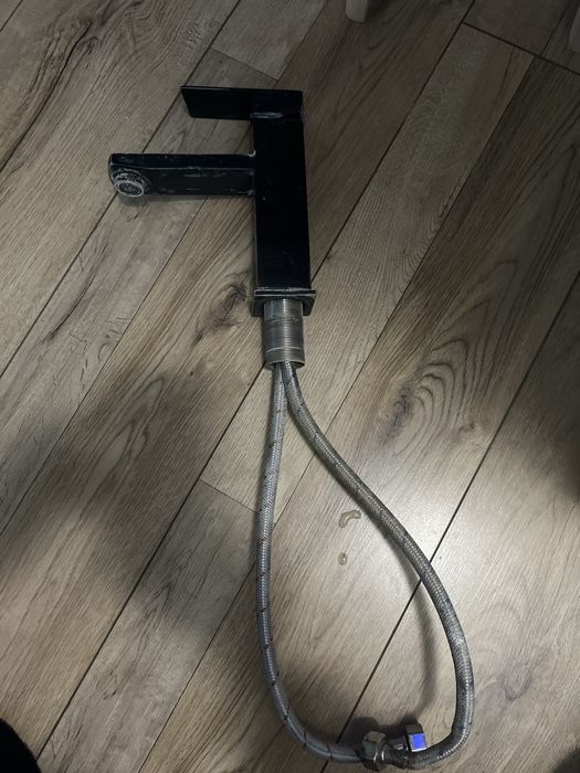 Кран, змішувач у ванну кімнату