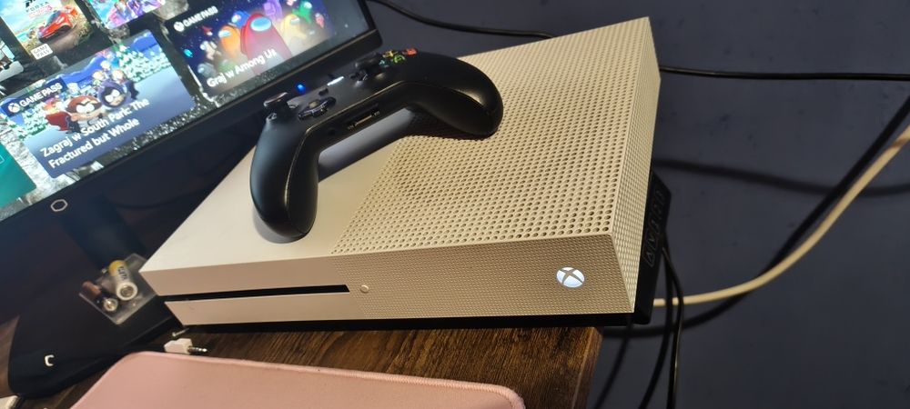Konsola Xbox one S 1TB z padem