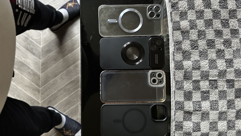Чехлы на iPhone 13