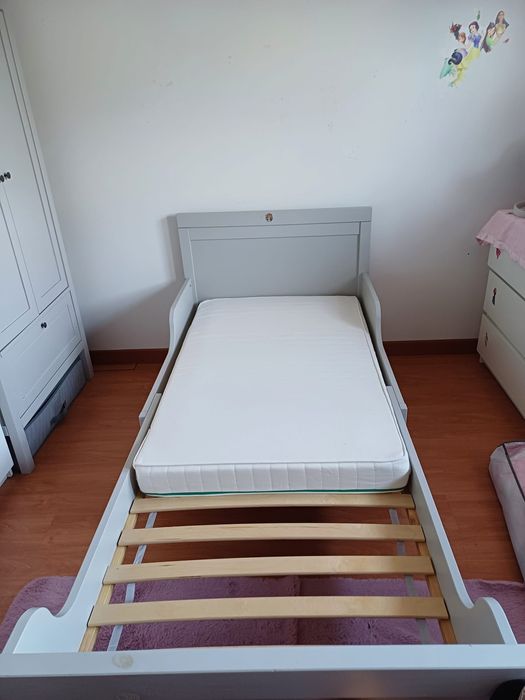 Roupeiro e cama  ikea sundvik  ( cinzento)