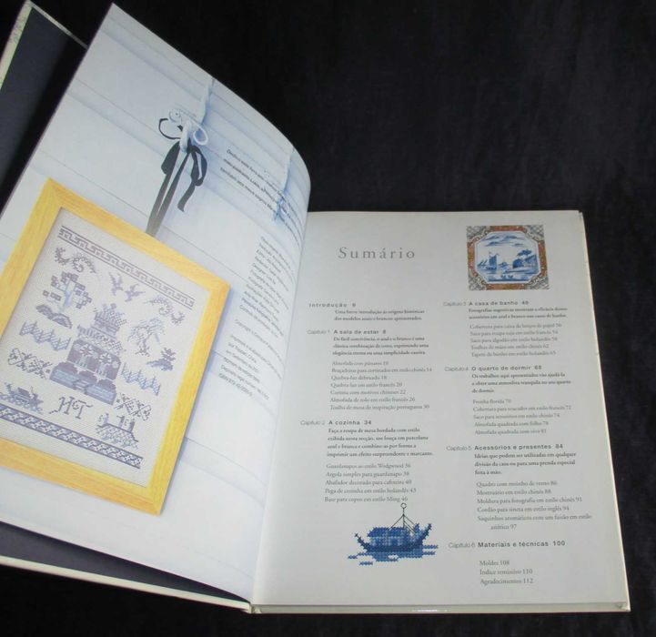 Livro Ponto de Cruz em azul & branco Helena Turvey