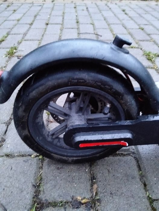 Продаю електросамокат терміново. Стан хороший, акумулятор тримає добре