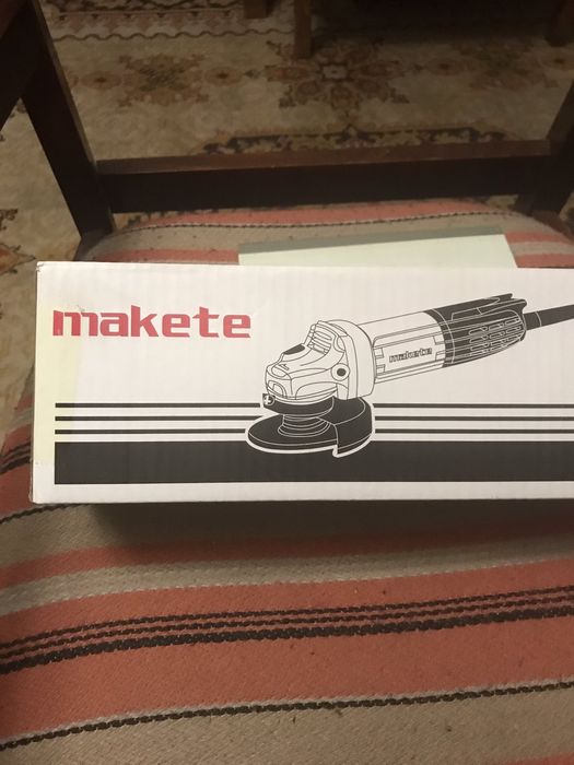 Угловая шлифмашина Makita GA 4030