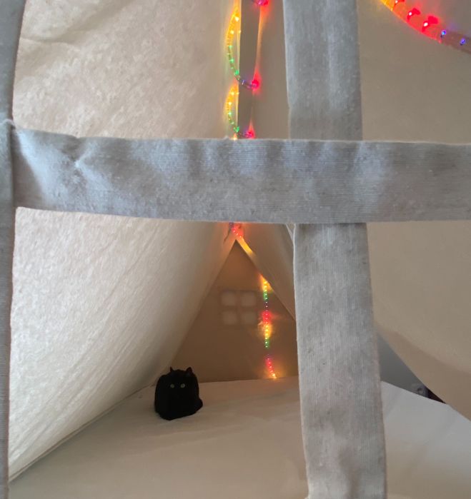 Cama Tenda (Carvalho maciço) + Tecido + Estrado.