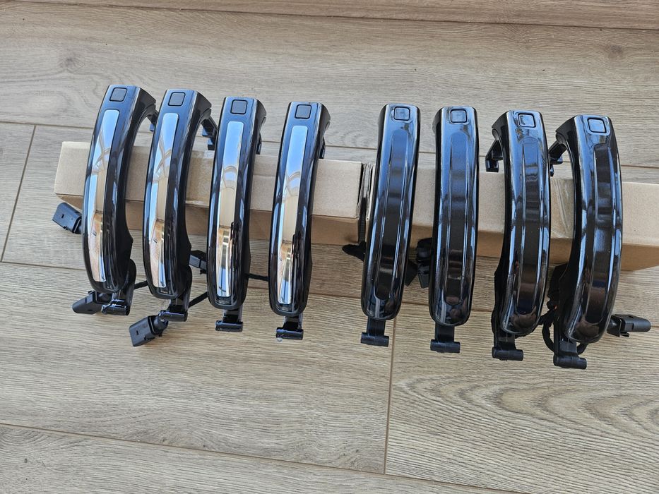 Дверные ручки Audi Q7 keyless, внешние 4L0837205A
4L0837205B 
4L083720