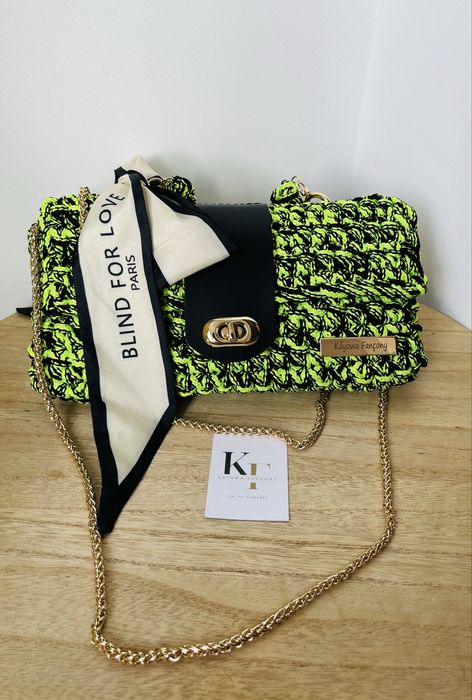 Mala luxuosa em crochet feita a mão