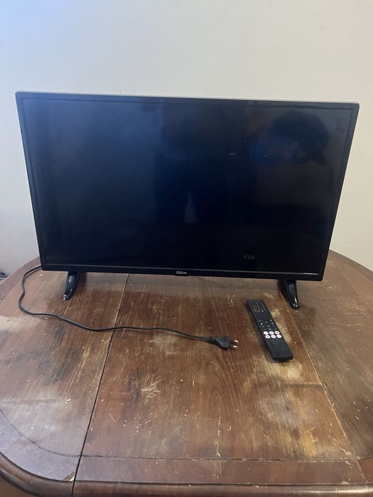 Televisão Qilive 24 Ecrã Quebrado Com Comando