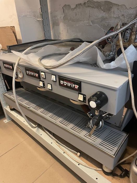 Професійна кавомашина La Marzocco Linea | 3 групи | Відреставрована