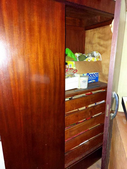 ROUPEIRO DE MOGNO VINTAGE- SEMINOVO (NEGOCIAVEL)