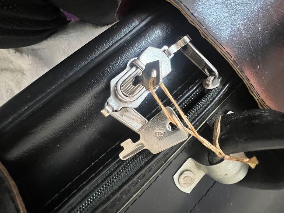 Mala Antiga de viagem Preta