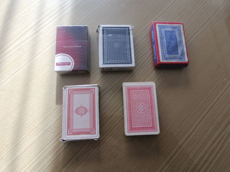 conjunto de 5 baralhos de cartas
