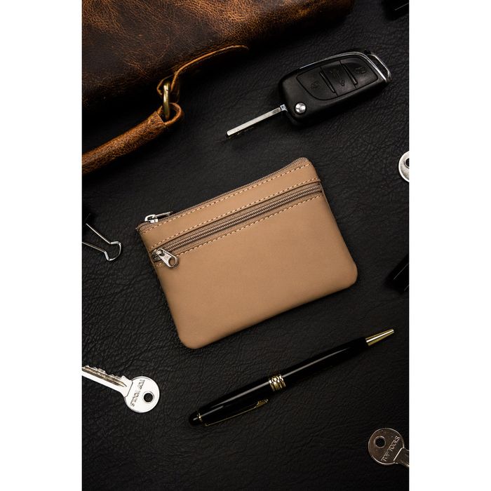 etui na klucze w beżowym kolorze wykonane ze skóry naturalnej
