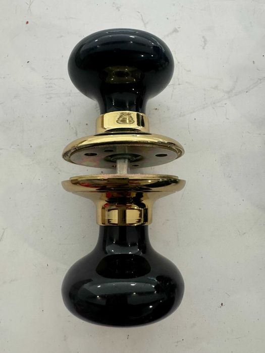 Par de Puxadores de porcelana pretos 60mm