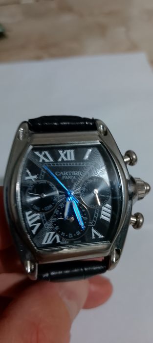 Часы в стиле Cartier Roadster