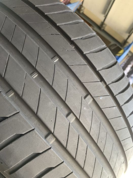 225/40R18 Bridgestone 21-23роки