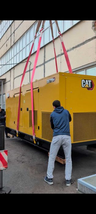 На складі у Києві дизельний генератор CATERPILLAR DE715GC (572кВт)