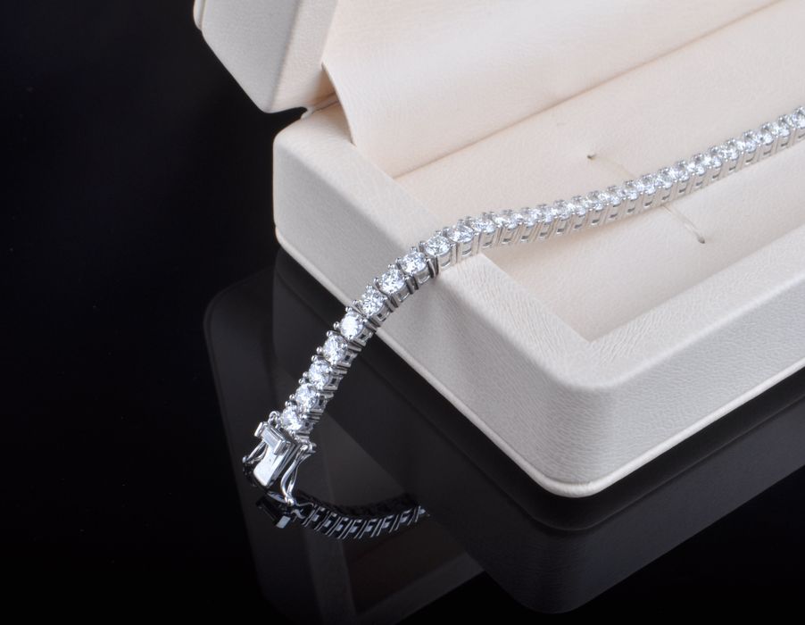 Тенисный браслет из белого золота с бриллиантами - 5.5ct
