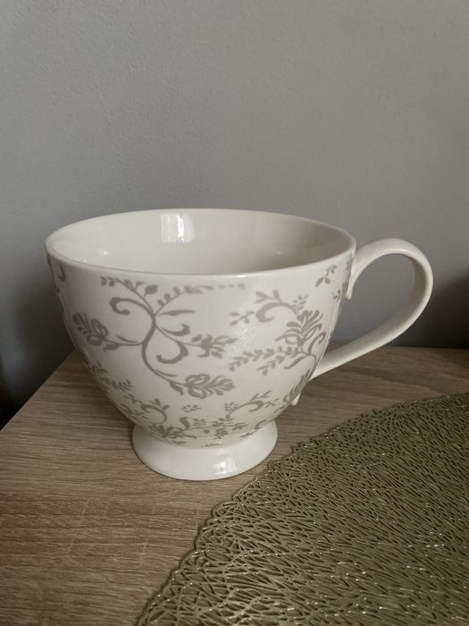 Filiżanki na stopce