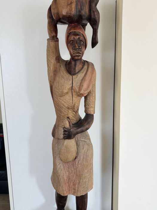 Sprzedam rzeźbę kobiety