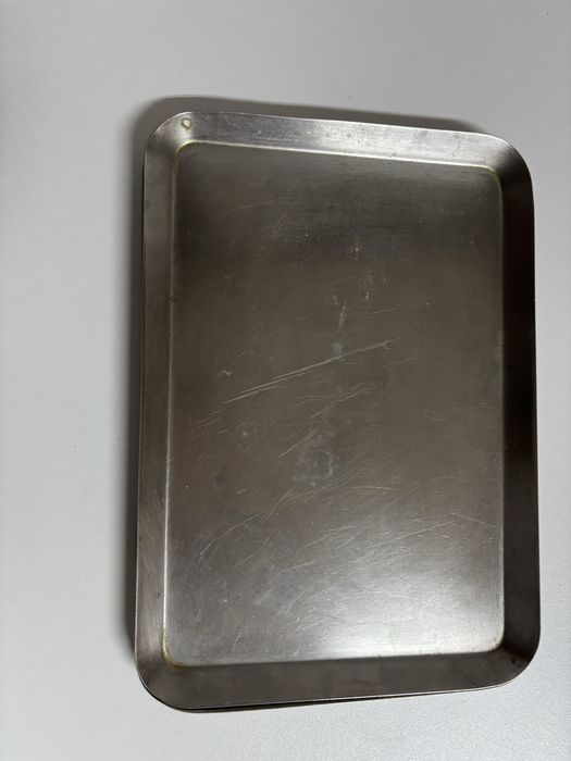 Cinco bases par tartes e um tabuleiro em inox