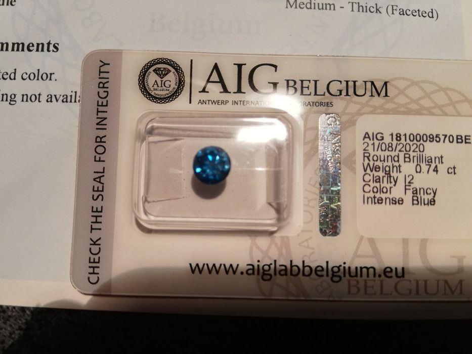 Diamante corte brilhante azul