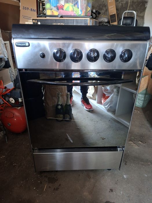 Vendo fogão em muito bom estado.