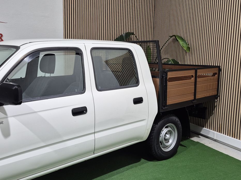 Toyota Hilux 2.4D - 150.000KM | GARANTIA | IVA - 5 LUGARES