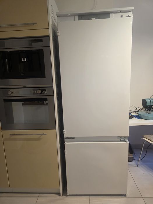 LODÓWKO ZAMRAŻARKA  Whirlpool  do zabudowy  70  prawie nowa