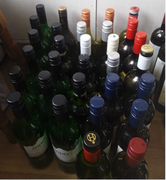 Продам бутылки из под вина 65шт тёмноеСтекло 0.7 такжеИзКоньякаИдругие
