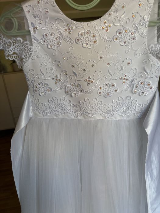 Біле плаття Сніжинки