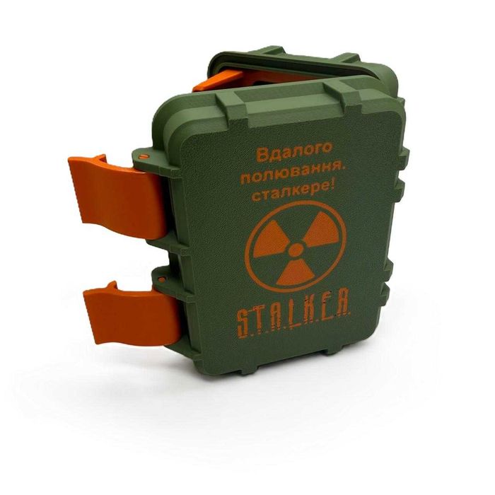 Бокс для карток у стилі STALKER.2 з написом "Вдалого полювання, сталкере!"(Зелений) | 3D-друк