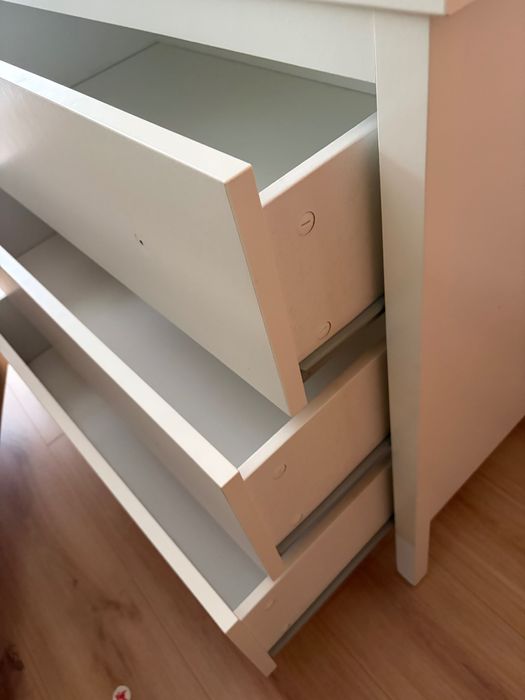 Cómoda IKEA branca