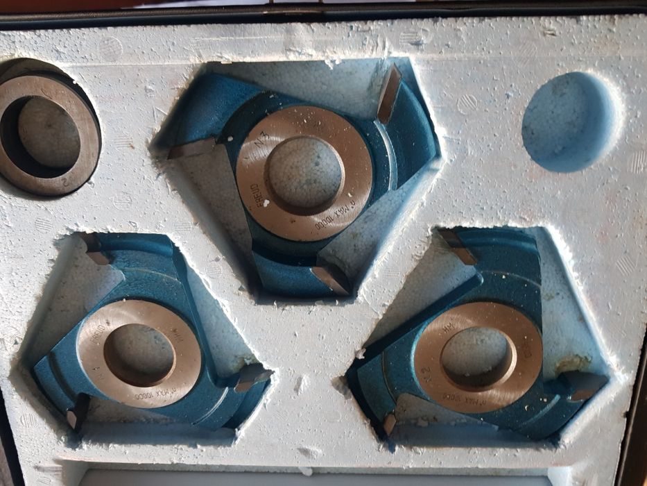 Jogos de freses para trabalhar em tupias com furo de 20 mm e 35mm maqu