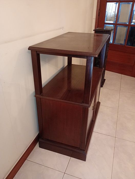 Móvel estante nogueira